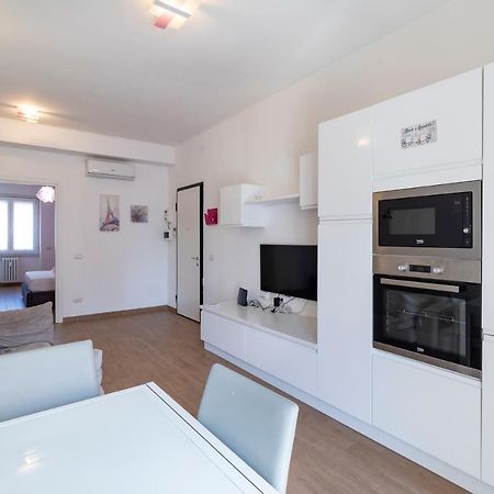 Altido Warm And Inviting Flat With Balcony Apartment Milan Luaran gambar