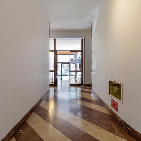 Altido Warm And Inviting Flat With Balcony Apartment Milan Luaran gambar