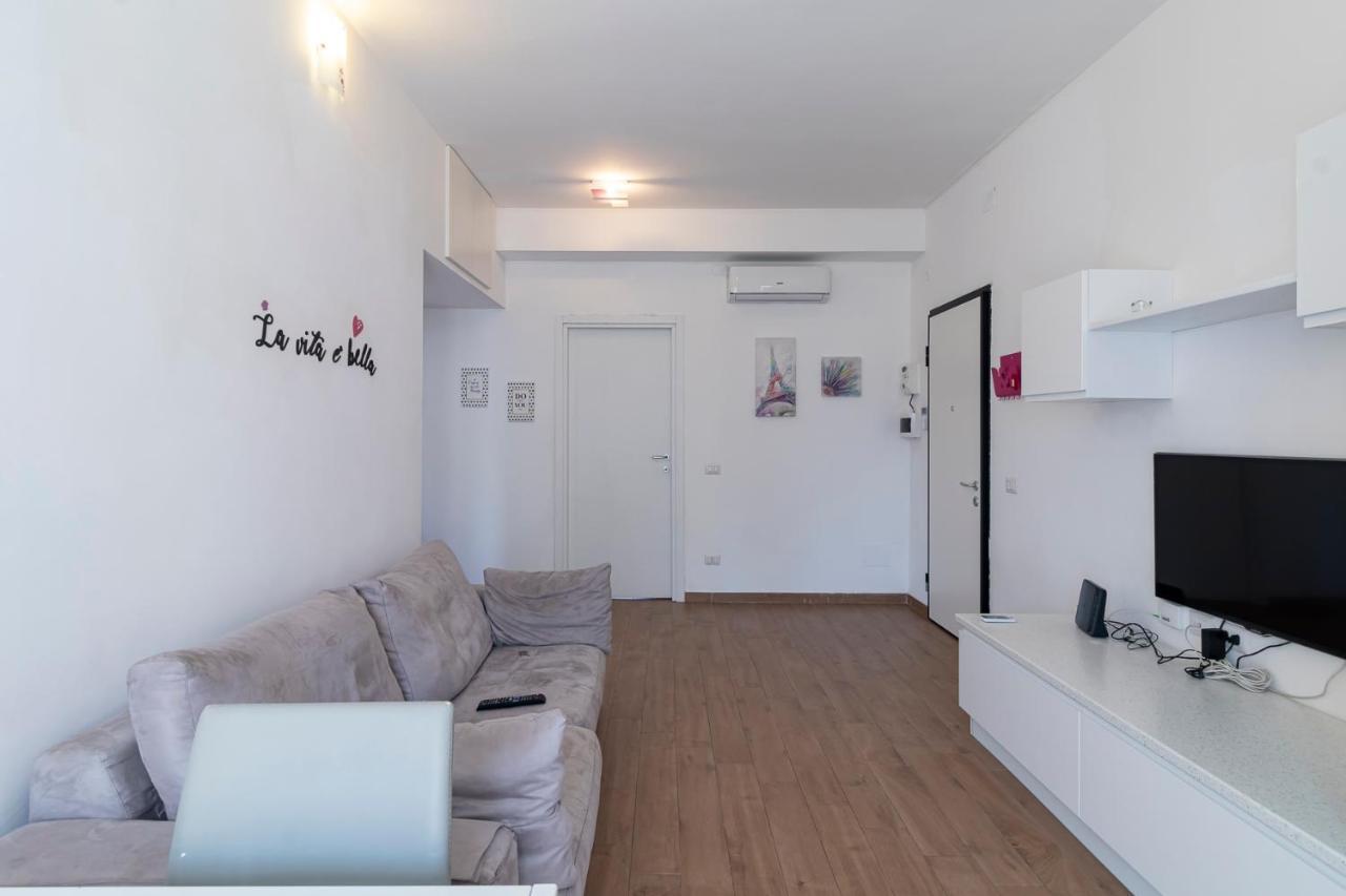 Altido Warm And Inviting Flat With Balcony Apartment Milan Luaran gambar