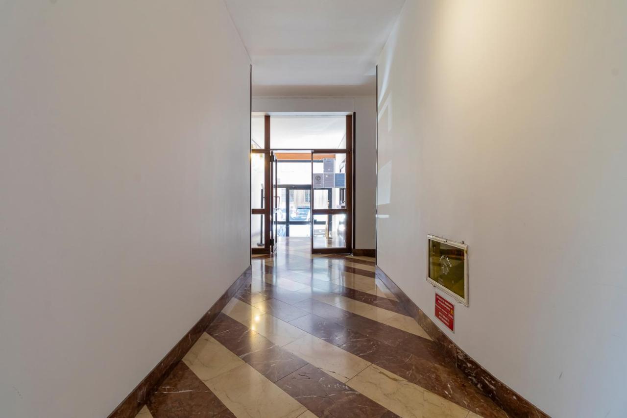 Altido Warm And Inviting Flat With Balcony Apartment Milan Luaran gambar